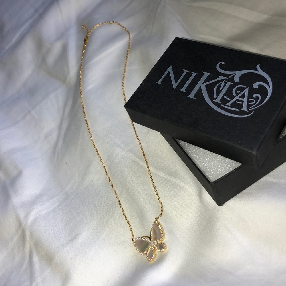 STUNNING NECKLACE